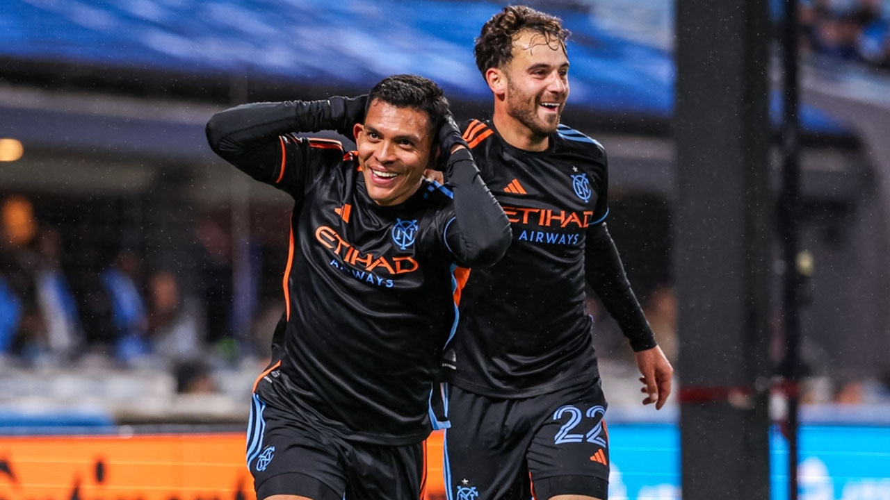 NYCFC Kejutkan Charlotte di Kandang: Gol Spektakuler Martinez Beri Keunggulan Penting di Babak Pertama Playoff