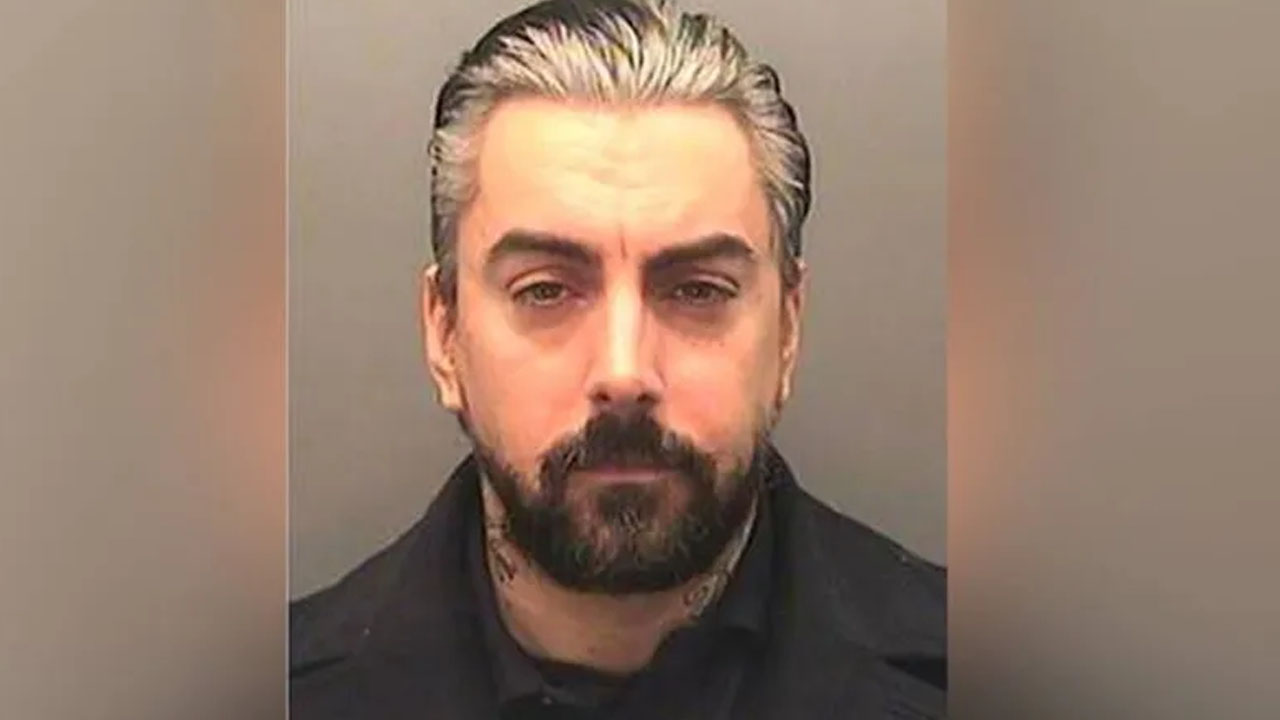 Mantan Vokalis Lostprophets, Ian Watkins, Tewas dalam Serangan di Penjara